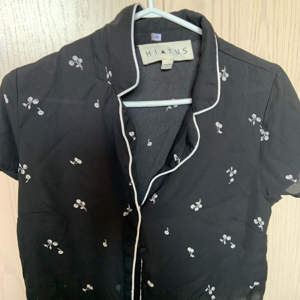 Hiatus brand tye up t shirt